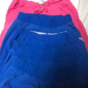 6 pairs of scrubs for 13$